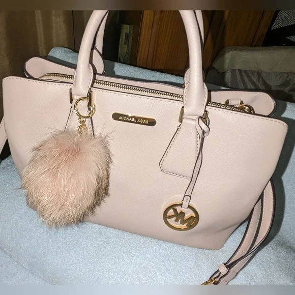 Michael Kors soft pink saffiano leather Savannah satchel bag. - Picture 4 of 16